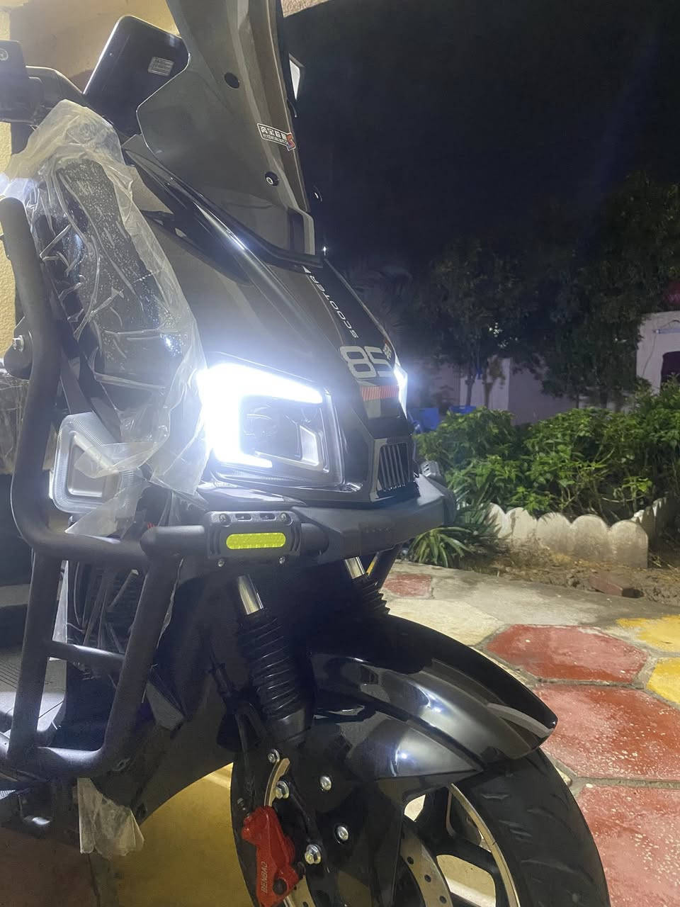 السلام عليكم دراجه صاعقه للبيع دراجه فولل استخدام شهر درجه معروفه شركه راقيه كلش 6بطاريات مسطره نضام بك تثبيت سرعه سرعتها 80حقيقي تمشيك بل شحنه الوحده80كيلو حقيقي 
السعر خاص
 او عبر ‭***********
