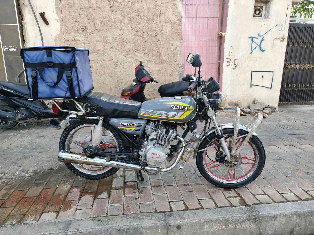 السلام عليكم ماطور سيفان نضافه 90 بالميه موديل 22 
كهربائيات شغاله كامله  شرط الفحص تجي وشوف بعينك النضافه السعر 650 
لل اتصال / ***********
