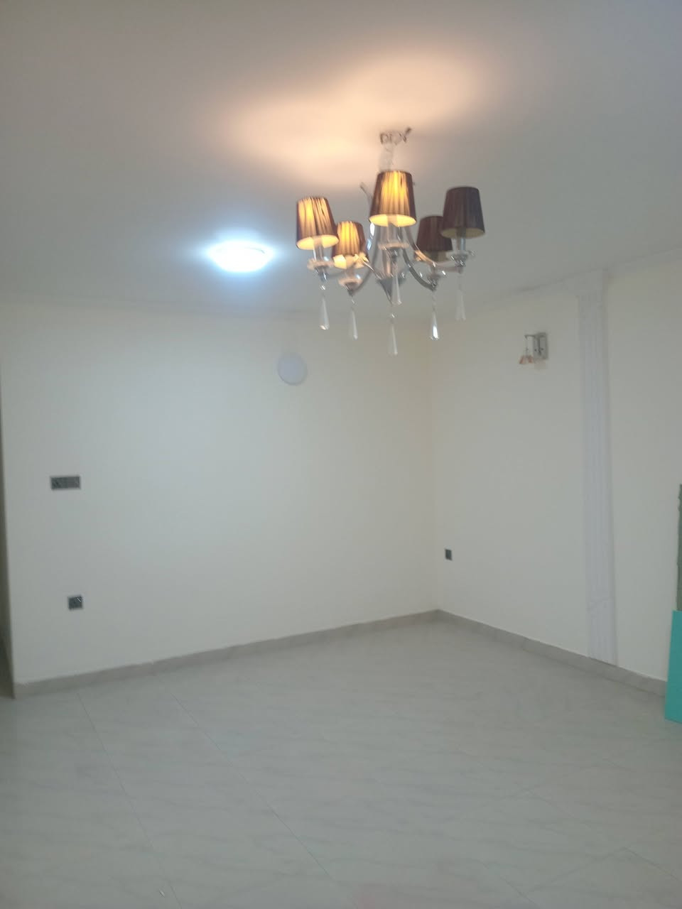 صباغ متفرغ مكاني بغداد الدوره عمل كل مايخص الديكور وصبغ  ***********
