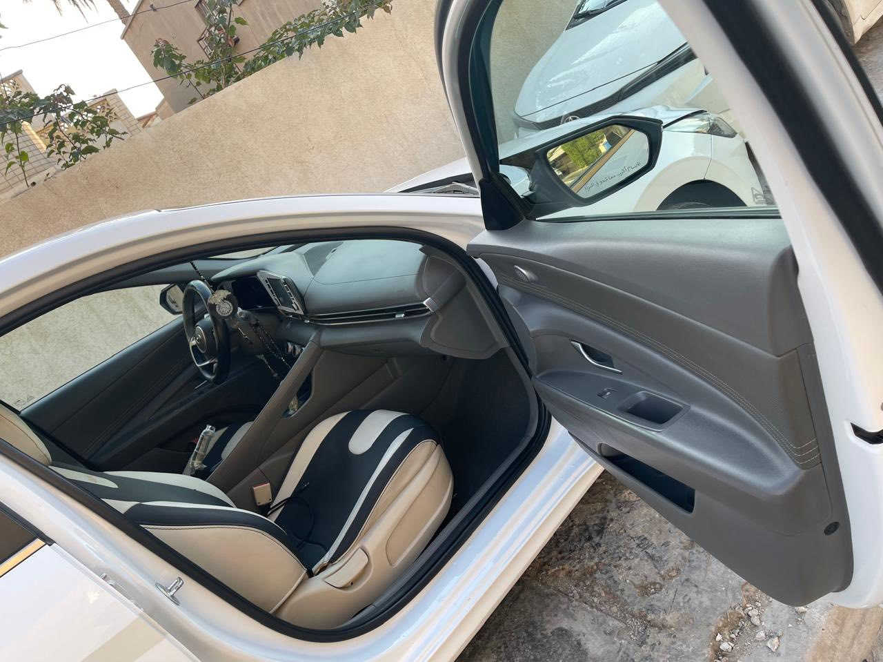 السلام عليكم للبيع
سياره الانترا خليجي موديل 2023

فول مواصفات

بصمه تشغيل وابواب 

تشغيل عن بعد 

حساسات اماميه خلفيه 

مكينه 2000 دوش

كامره دواره 

سلايت روف 

تحكمات استيرن

تدفه تبريد على حاله الشركه 

كير ومكينه سليمات وخير من الله 

مكفولات كفاله عامه من الصبغ بس خشم الجاملغ اليسرى 

شويه بارد ونكدتين بلباب اليمين على يدي السياره رقم الانكليزي 

الجديد 

بسمي تحويل ثاني يوم 

ماشيه /155 الف

المكان / بغداد  

السعر /175$ وبيها مجال

للأستفسار/***********
