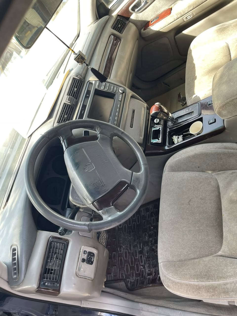 ملكة ٢٠٠١ للبيع رقم مثنى إنكليزي باسمي 
 محرك vvt سي ٩ مشط يسره بلاد السياره جاهزه تخم تاير ويل نجمة دكمتين عادية السياره مصبوغه بيها ضربة جاملغ خلفي مكفوله من الكص ونقل جثة وأصوليات السعر ٩٥ ورقه 
مكان السياره بالحلة 
***********

