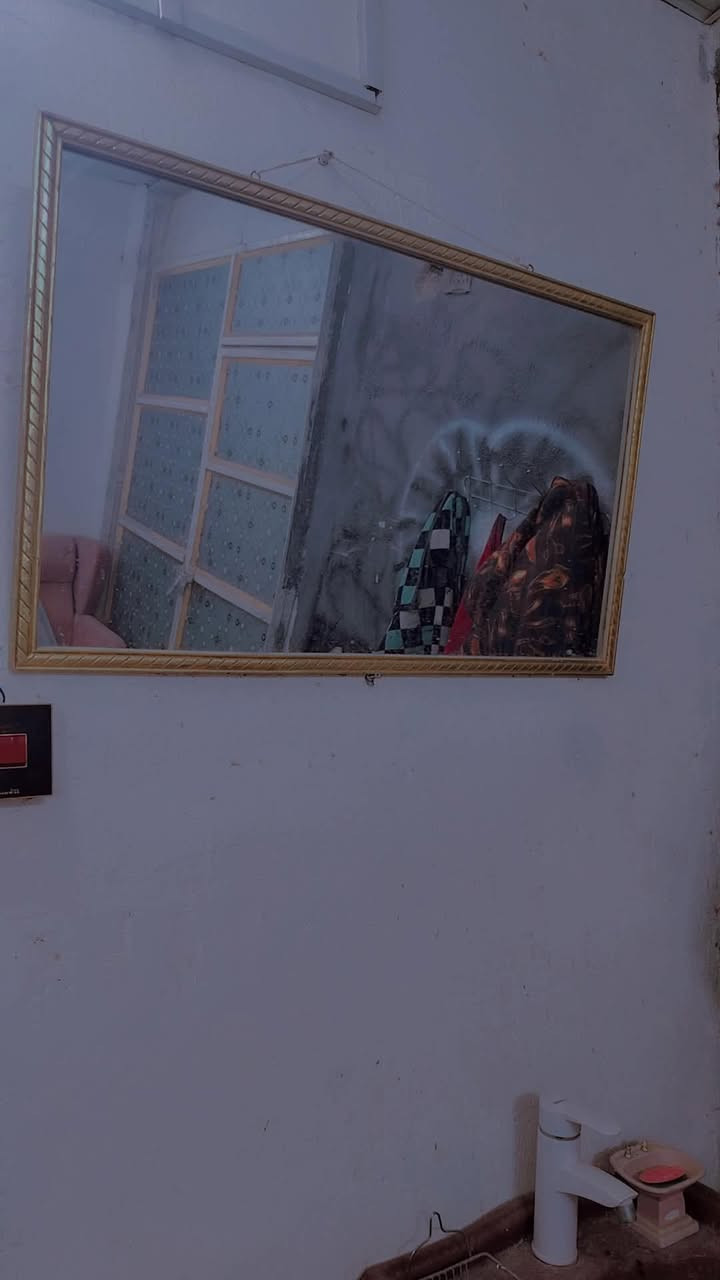 سلام عليكم ملاحضه المحل البيع كامل فقط غراض
وستعامل جدن قليل 
مسجات عدد ٢
مساج مورد ١
مغذي ومعالج للشعر الكرياتين عدد ١
معالج شعر ومغذي عدد 2 
جل حلاقه عدد1شفاف 
جل علاقه عصاره عدد 2
جل علاقه قواطي عدد 2
سيروم شعر عدد 2 
صبغ حواج عدد 2 
كاويه عدد 1 
شسوار عدد 1 +ستاند شسوار 
مكاين ول عدد 2
مقشر وجه عدد 1 
بودره حفافه عدد 
جهاز شمع عدد 1 
مشاطه وفرج شعر عدد 13 
شفرات علاقه عدد 3
ملقط حواجب عدد 1
سبريه شعر عدد 1 
قراصت شعر 
معدات صبغ شعر 
مقص عدد 3
فرجه شعر 
فرجه مال حلاقه لحيه 
كلنس علاقه 
مساجات بشره ورقي 
ادات ازاله الحب 
شامبو عدد 1 
جل الصبار عدد 2
ماي ورد عدد 1 كفوف يدان باكيت 
وتلابسه تلم الشعر باكيت كامل 
جهاز هيدروفيشل +حمضيات +غسول +مغذي بشره+ جهاز معالجه البشره 
قنفات عدد 2 واطوله عدد 1 
وتلبيسه حلاقه عدد 2
مرايه ورفين مالته +كرسي علاقه
مرايه خلفيه
(السعر 1ونص بي مجال جدن قليل)
الرقم ***********
