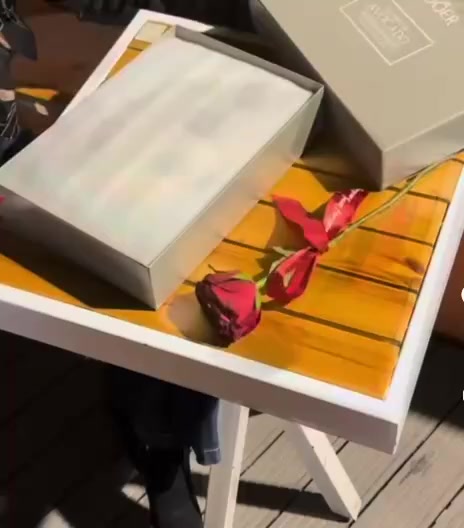 بشرة صافية ومشرقة تبدأ من العناية الصح ✨
بكج الأفوكادو العضوي من SADOER 🌿
مجموعة متكاملة للعناية بالبشرة وترطيبها بعمق.
المجموعة تحتوي على:
💚 غسول للوجه ينظف البشرة بلطف ويزيل الأوساخ.
💚 تونر يرطب ويوازن البشرة.
💚 سيروم مغذي يساعد على نعومة وإشراقة البشرة.
💚 كريم ترطيب يغذي البشرة ويخليها ناعمة.
💚 لوشن مرطب يحافظ على نضارة الوجه طوال اليوم.
✔️ مناسب للاستخدام اليومي
✔️ يرطب البشرة ويعطيها نعومة ولمعان طبيعي
✔️ تركيبة بالأفوكادو المغذي للبشرة
📦 الكمية محدودة
📩 للحجز أو الاستفسار راسلينا على الخاص.
خلي بشرتج تحچي عن جمالج 🌸يوجد لدينا جمله ومفرد 💐


**إذا كنت صاحب هذا الإعلان وتريد حذفه لأي سبب، رجاءا أرسل رسالة إلى الدعم الفني**