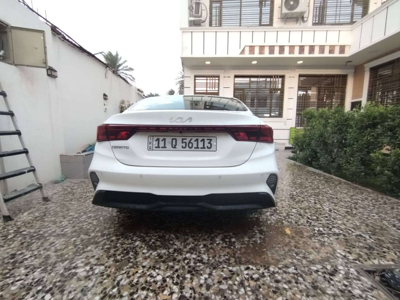 السلام عليكم للبيع سيراتو موديل 24 ضمان شركة الدولية
مواصفات 
فتحا 
مري شفط 
اشاير بل مري 
داخل لونين 
ماشية اقل من 10 الف السيارة جديدة على وضع الشركة مكفولة كفالة عاما مكينة 1600 مكان السيارة بغداد الشرطة الخامسة السعر 186 الاتصال على الرقم ***********
