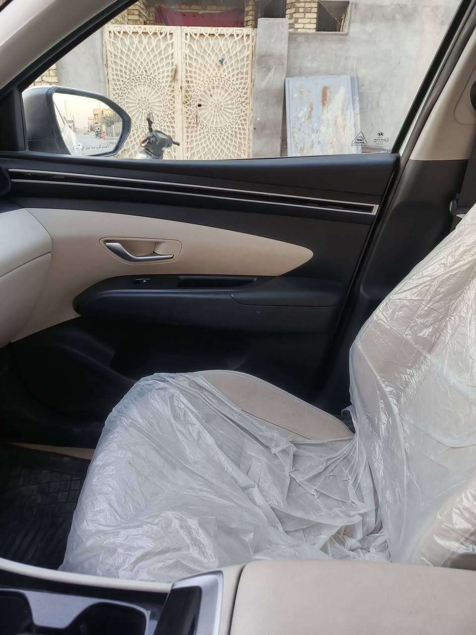 السلام عليكم توسان 2024خليجي ماشيه 58الف كيلو البيع او مراوس بسورنتور بيها بارد  بقبق جنطه فول موصفات قماره بنو رامه بيها سونار مرفق مع النشر السعر 2015وبيها مجال التصال ***********
