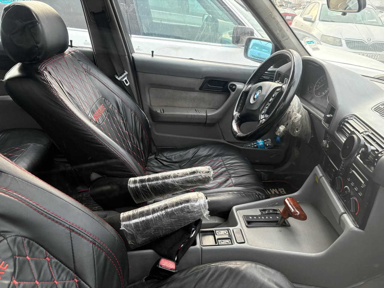 بي ايم موديل ١٩٩٣مه كينه ٥٢٥توماتيك 
دووجام كاره با ايبيئيس لايت القه بي سلايت 
سه يه ره كه بي ليدرانه وه ركه راو براوه ي نيه كيرمه كينه 
ته قه وره قه ي به شه رته اكسل به سه رته سحريشي ٦٠وه ره قه سه نوي نويه به سه رنه جوه به ناوكردن به شه رته ٤٥٠دولار غرامه ي له سه ره دواي محامه له بوت ده كيرمه وه بوزانياري زياتر له هه وليرم *********** أربيل, العراق
