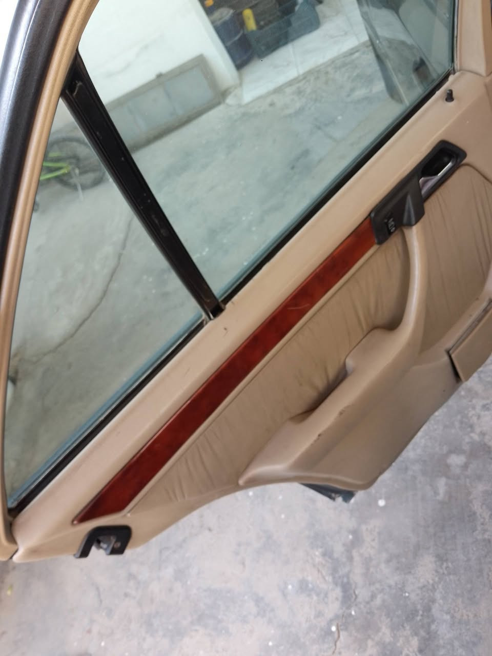 مرسيدس W124 موديل 1994 بيبي دب سلايدروف شغال وجام كهرباء وبرده ودبل ايرباك وكير اوفر ومحرك 320 خراطيم طخم تاير دبل فيتبمب جديد 4 دبلات جدد صدر امامي خلفي نظيف تحتاج صبغ جارده وبيها دعمه قديمه بالجاملغ الخلفي الايمن سابقا والباقي شوف العين 67 وبيها مجال انشالله للمشتري ***********
