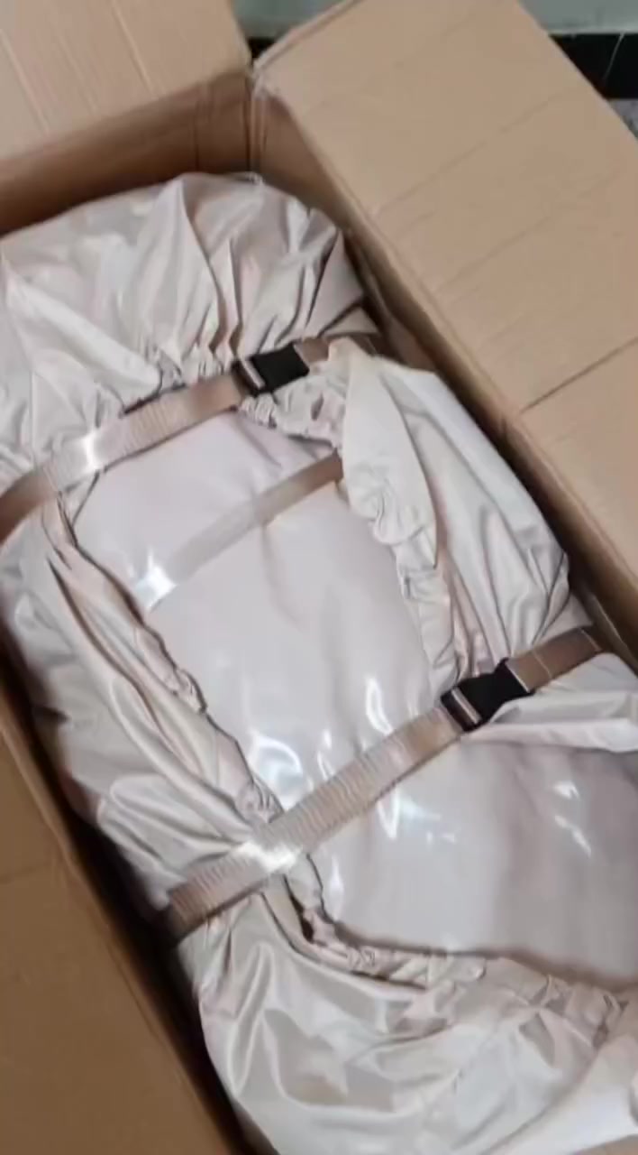 خيمة نفخ حجم كبير 230 على أول تم ✔️
خيمة قابلة للنفخ (الهوائية) مصممة للتخييم، وتتميز بما يلي:

الوزن: يبلغ الوزن الإجمالي للطرد حوالي 19 كجم.

القياس 210 × 300 سم إرتفاع 200 سم 

المادة واللون: الخيمة مصنوعة بمزيج من الألوان الشفاف والأسود.

المصدر: تم شحن الطرد من اليابان (JP) عبر الناقل "nannajing".


**إذا كنت صاحب هذا الإعلان وتريد حذفه لأي سبب، رجاءا أرسل رسالة إلى الدعم الفني**