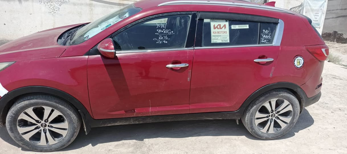 سيارة سبورتج خليجي رقم بابل انكليزي للبيع السعر ٩٥ وبيها مجال الشري يتصل ع رقم***********
