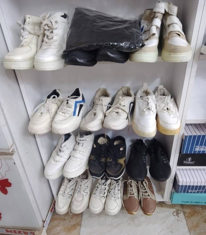 تصفية محل ...
شلع الزوج على 3000

                العنوان كركوك شورجة

***********
