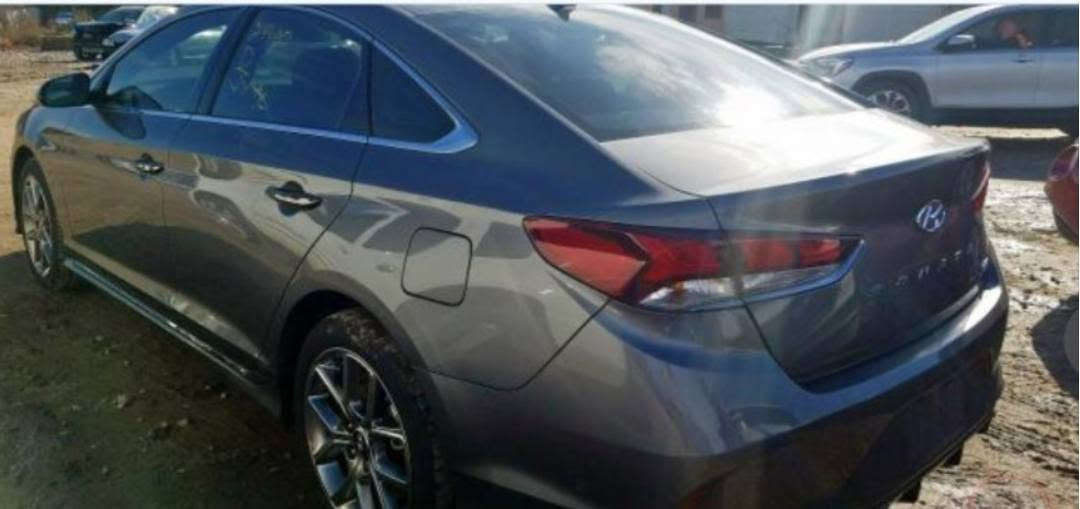 السلام عليكم 
سوناتا ٢٠١٨ سبورت Hyundai Sonata 2018 Sport
محرك 2.0 Turbo
رقم بغداد بأسمي  سنويه لل 2031
حادث بسيط صور موجوده 
فول مواصفات 
فتحة 
تشغيل بصمه بصمة ابواب
كشنات جلد أمامية كهرباء  ( تدفئة &تبريد )
سايد بريك بصمة
 ترحيب 
يدات نيكل 
دواسات نيكل 
كشنات ذاكره
نظام Auto hold
اربع وضعيات قيادة ( smart, eco, sport, comfort )
سستم صوت ( infinity ) 
قطعتين تبريد 
كاميرا دوارة 
حساس اطارات
حساسات خلفية 
بگ لايت لد 
مرايات جانبية قلاب بالرجوع
صندوق ذكي عند الاقتراب
تحكمات كاملة وشفتات ستيرن 
تدفئة ستيرن ستيرن حرف D
بردات خلفية 
شحن لاسلكي 
شاشة كبيرة نظام Gps  تدعم نظام كار بلي
شاشة اعطال وعمليات وتحكمات بانظمة السيارة 
تحديد مسار  
 نقطه عمياء 
نظام( قياس ظغط الاطارات tire pressure )
٣ رادارات ( امامي  ، خلفي ، جانبي ) 
ويل ١٨ رياضي 
توقف ذكي بحالات الطوارئ مع رادار قياس المسافه مع السياره الاماميه غير شغال
لايت امامي زنون دوار ذكي مع الستيرن

السعر 140وبيها مجال 
 للاستفسار الاتصال ***********

