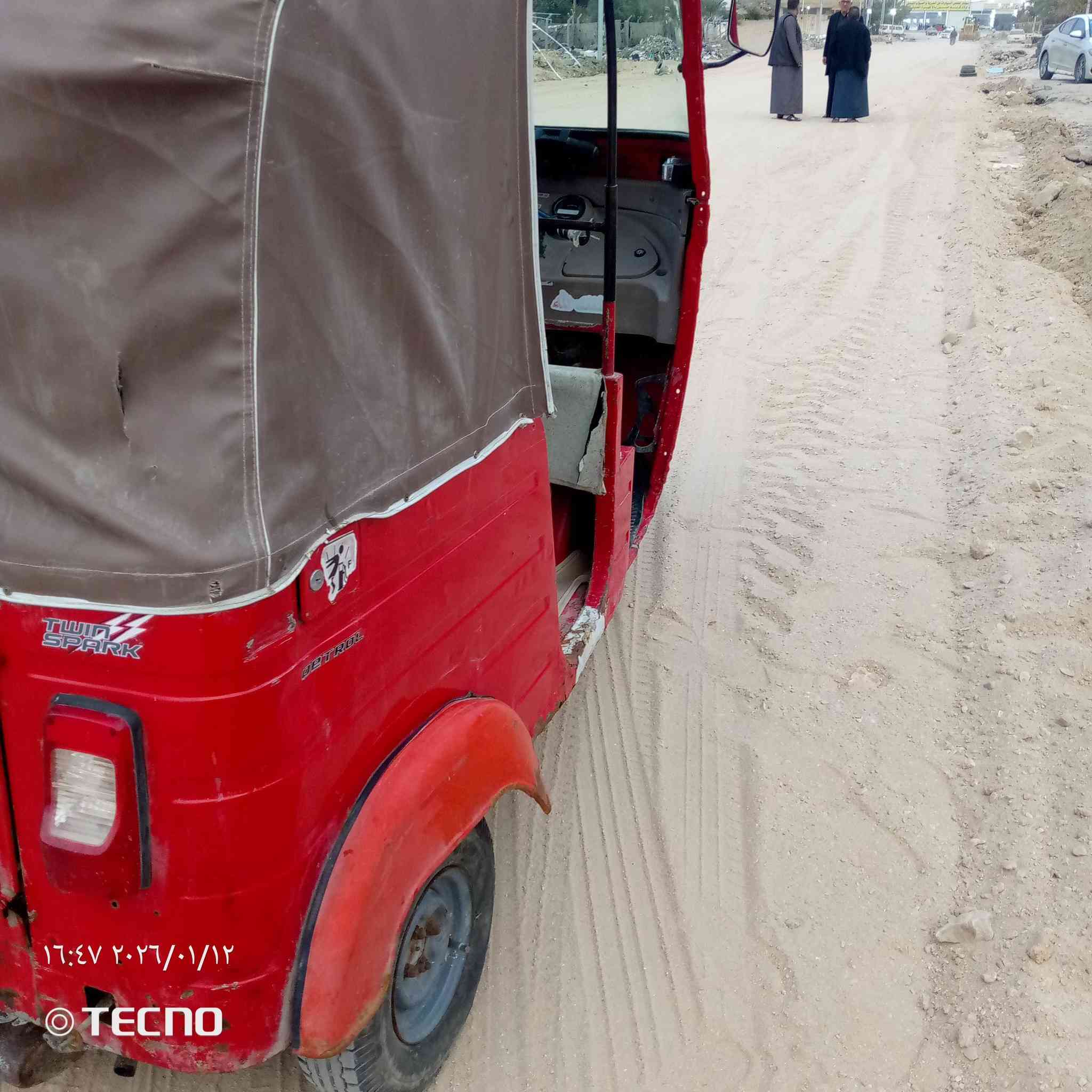 تكتك مديل 18 رقم  وسنويه  تكتك حلوه ونضيفه ما عوزه شي  بس تفيلس يمكن وحله بلمشي كهربياته كله شغال سعره 3ونص وشراي يخابرني *********** مكاني ناصريه السكان الصناعي
