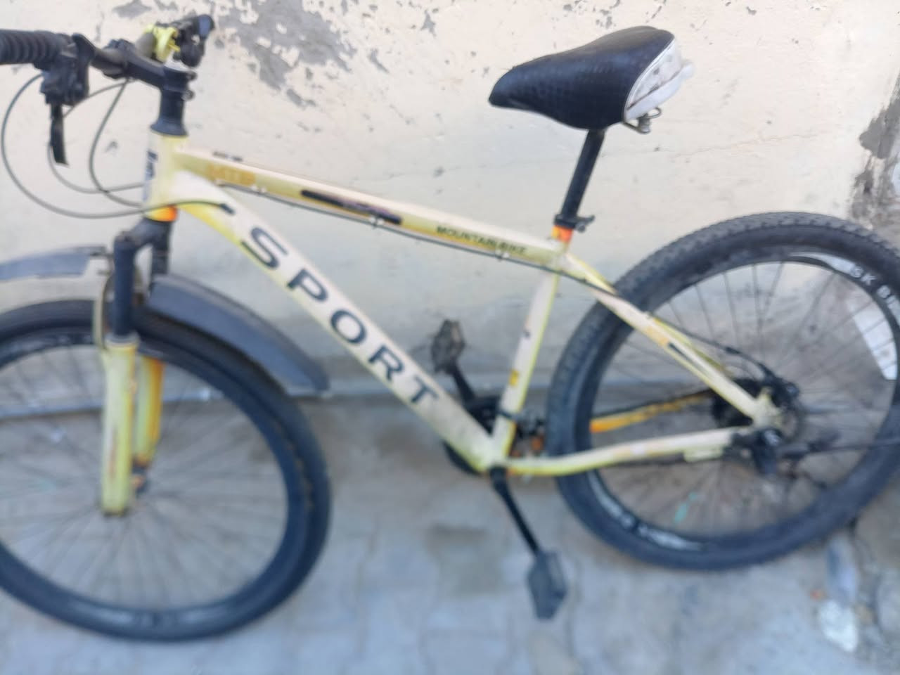 سلام عليكم باسكل سبورت جبلي مستعمل مال باله تايرات جدد بس بركات مابي السعر 70وبي مجال اتصال على هذا الرقم *********** ويوجد واتس اب
