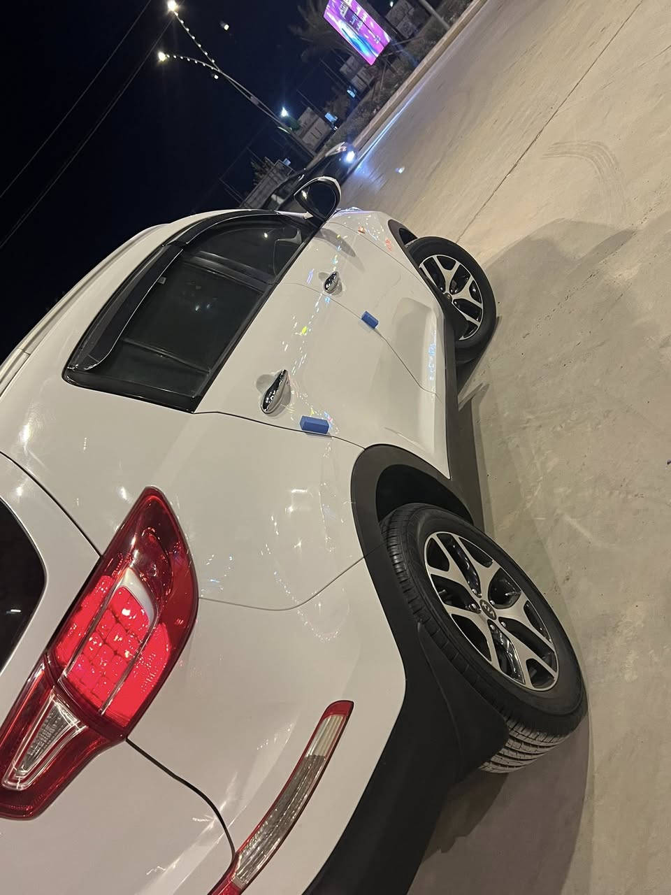 السلام عليكم سبورتج خليجيه موديل 2011 السعر 133سياره بيها قطعه وحدا بدون حادث مكينه 2000 دوش المرغوب 
رقم بغداد نكليزي هزه جديده حداديه اماميه خلفيه جديده 100/100 تخم تاير 100/100 كامره شاشه حساسات 
سياره اي نقص مابيها 
بيع أو مراوس 
مكان السياره كوت شارع النسيج 
***********ابو كيان 
***********سيد سليمً
