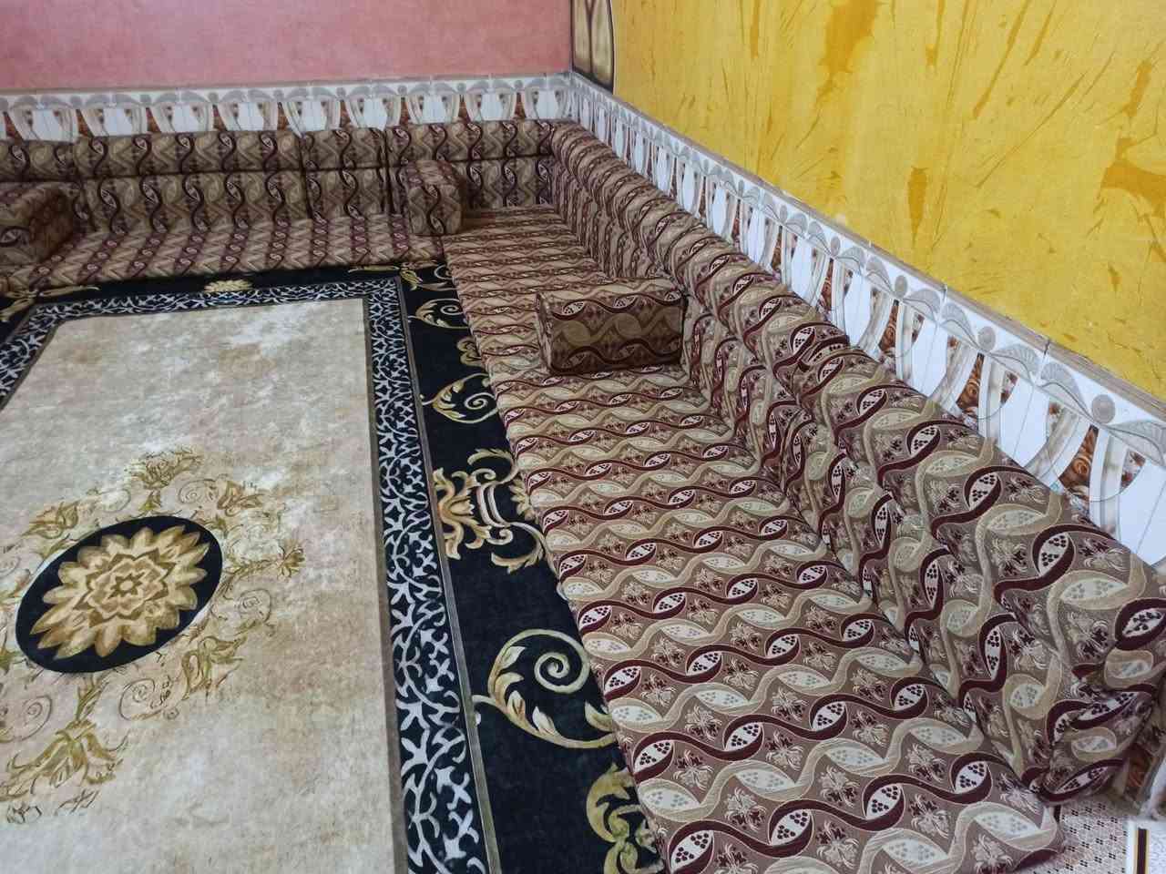 السلام عليكم ورحمة الله وبركاته
ديوان للبيع جديد وما بي اي ضرر
وهاي الصور وانت كلب براحتك 
الشراي يتصل واني خادم
سعره ب١٦٠ وبي مجال 
العنوان ذي قار سوق الشيوخ
للاستفسار الاتصال على الرقم التالي
***********
***********
