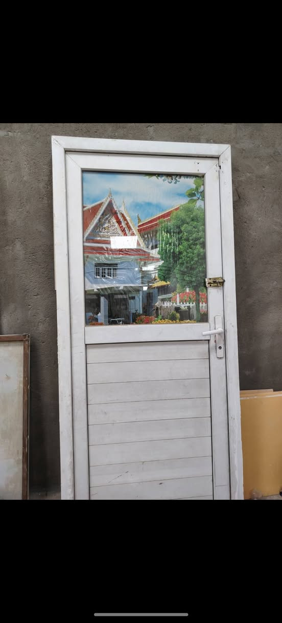 سلام عليكم اخوان باب المنيوم للبيع نضيف كلش سعره ٣٥.                                  
وباب خشب ارتفاع ٢متر تقريبا مع الجرجوبه سعره ٥٠
مكاني ميسان
*********** الميمونة, ميسان
