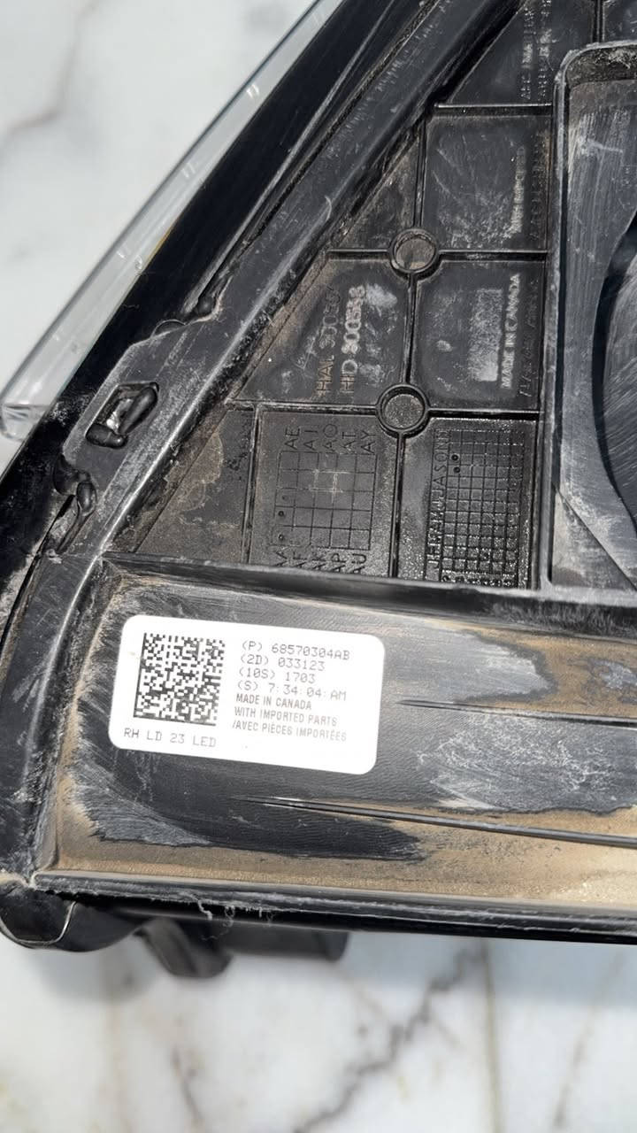 السلام عليكم للبيع لايت اصلي  صفحه اليمني جارجر 23 
السعر 3 ورقات


**إذا كنت صاحب هذا الإعلان وتريد حذفه لأي سبب، رجاءا أرسل رسالة إلى الدعم الفني**