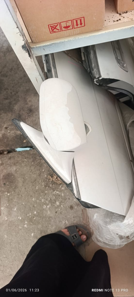 قطع غيار السيارات اليابانيه العنوان سوق الشيوخ 
طريق العكيكه السايدين.  *********** واتساب مراسله
