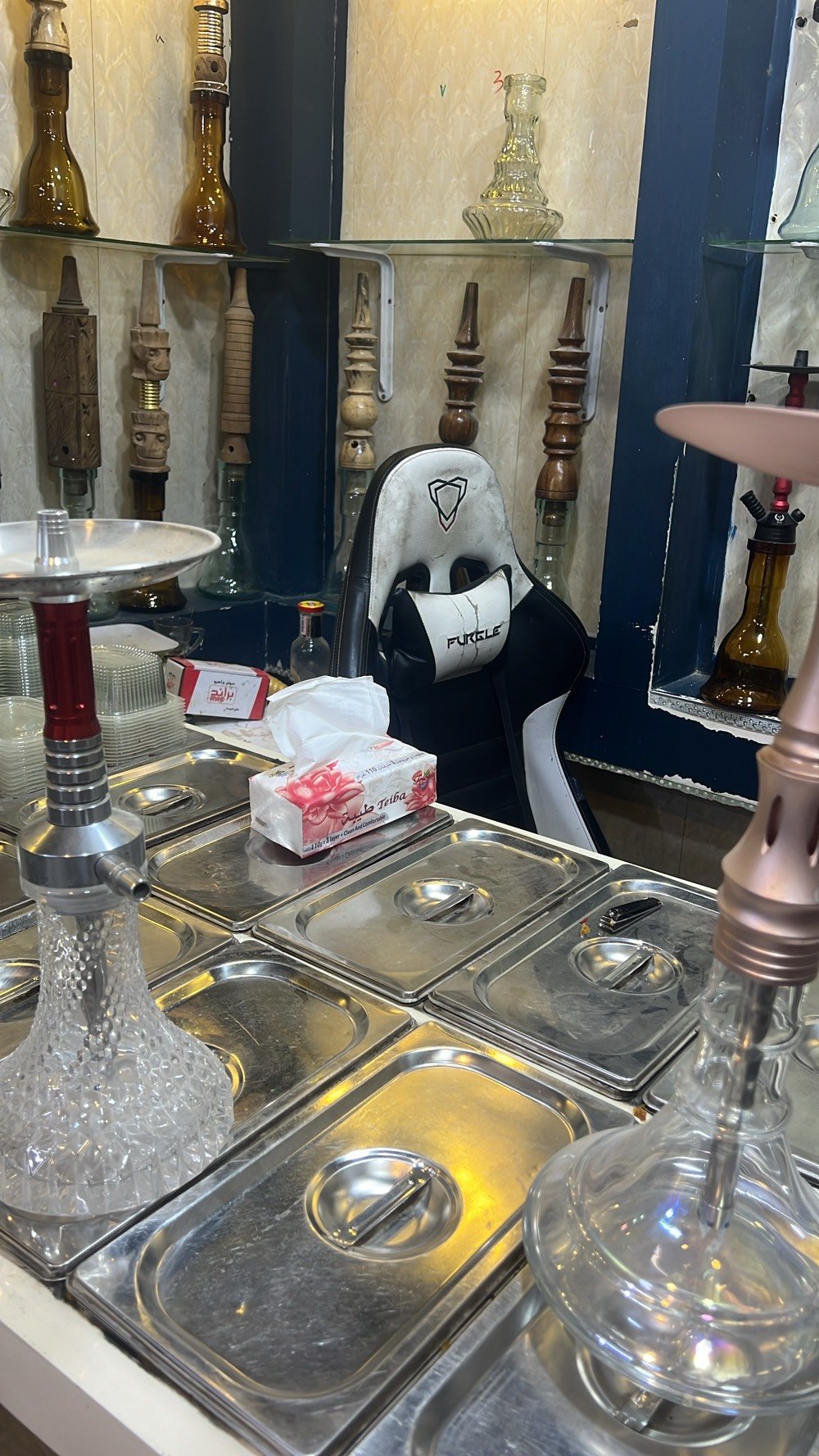 السلام عليكم محل اراكيل للبيع عنوان المحل شارع الميلاد مزرعه سيد علي صارلي ٥ سنوات مفتح بي السعر ٣ ملايين ونص رقمي ***********
الغراض البي 
قطعه خارجيه 
باب حديد سلايت 
جام خانه 
سبلت ٢ طن
ميز معسلات كامل مع الفاترينات مال المعسل 
كرسي كيمنك
مبرده ارضيه 
ديكور جبسن بورد مع اضائه لدات 
رفوف جام داخل الجبسن بورد 
ستاند مع رفوف كامل علا الجام خانه 
ستاندات + رفوف  +حمالات
بي بضاعه ومعسلات خبط واراكيل خشب والماني + حجرات+ هيترات + شيش + جميع المستلزمات 
وهواي غراض بعد بي
ساحبله ماي + بي خط مولده ٣ امبيرات 
المحل جاهز
للتواصل . ***********
