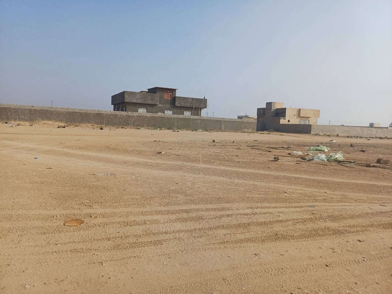 -  قطع للبيع ( طابو  ملك صرف ✅ )
- يعني ينسحب  عليه قرض اسكان 🏗

👈 بأسعار جدا مناسبه 👉

(( يتوفر ماء💧  وكهرباء ⚡ ) )

كربلاء حي المدراء الحر  

🌹 مقابل مدينة الوارث السكنيه 🌹

 مباشره بداية نزلة الشريعه

علمأ القطع (( تصلح للسكن و الاستثمار ) )

- 400 م  واجهة ( 20م نزال 20 م ) 

💵 السعر 75

- 200 م ( 10 واجه  × 20)

 💵 السعر 36  مليون

-  100 م ( 5 واجه × 20 )

💵  بسعر 18  مليون

للتواصل اتصل وبخدمتك 

***********واتساب 

@إشارة
