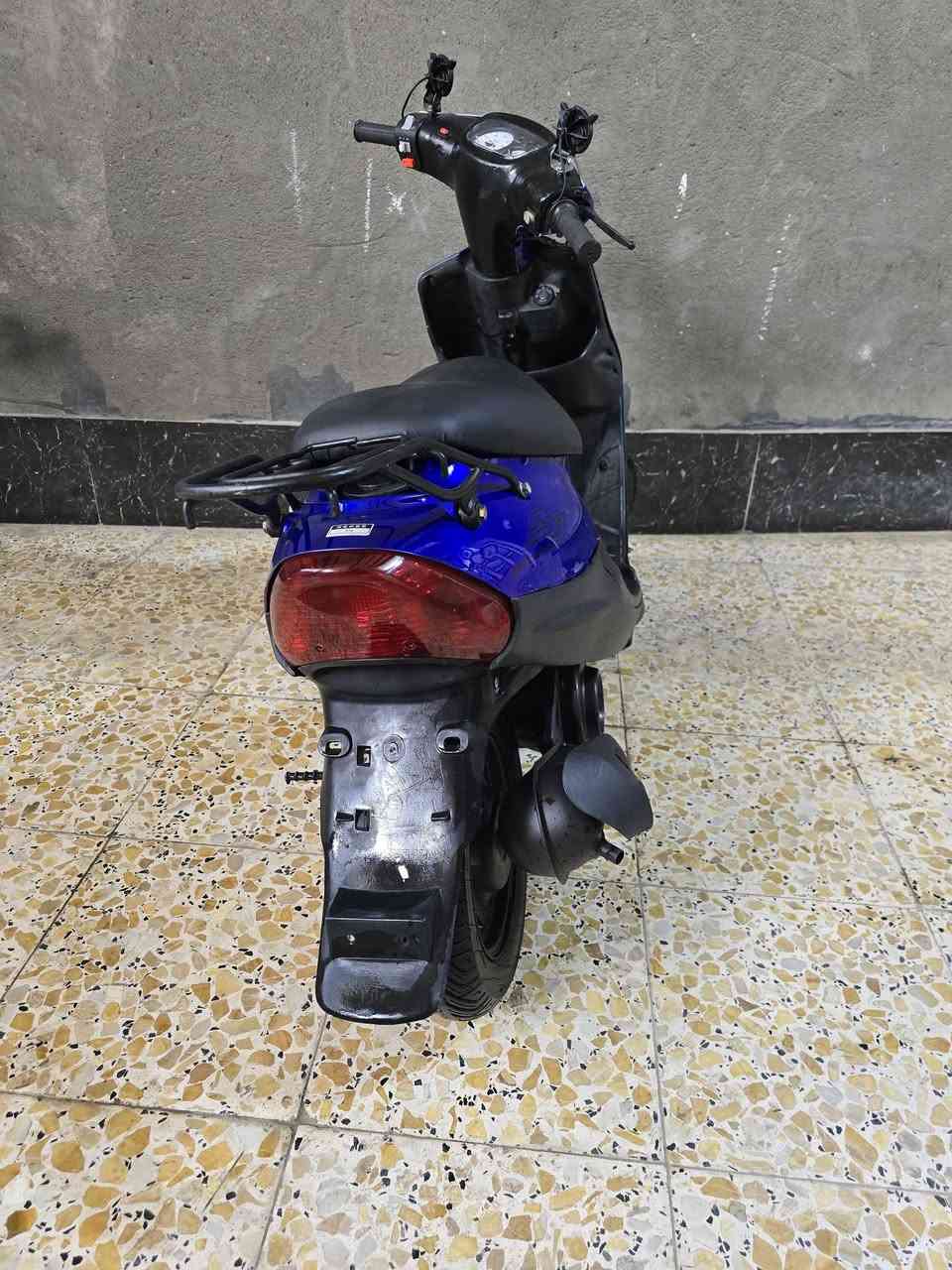 السلام عليكم 
دراجه يوماها بي جي تسع ازروف 
الدراجه مرتبه او حلوه كما موضح بالصوره 
الدراجه مفتوحه تصليح درجه اوله 
الدراجه كل شي شغال بيهى 
سعر الدراجه 650الف


**إذا كنت صاحب هذا الإعلان وتريد حذفه لأي سبب، رجاءا أرسل رسالة إلى الدعم الفني**