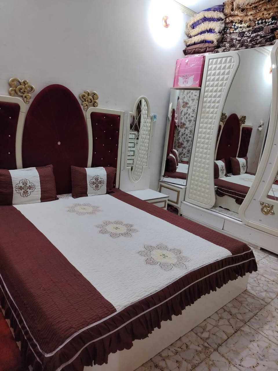 غرفة تركية سلايت نضيفة سعرها 600 وبيها مجال مكاني تقاطع فرع الوركاء


**إذا كنت صاحب هذا الإعلان وتريد حذفه لأي سبب، رجاءا أرسل رسالة إلى الدعم الفني**