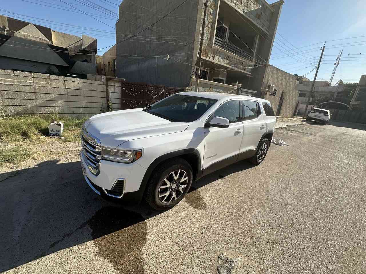 سيارة  جمسي اكاديا  للبيع
2023
‎السلام عليكم شباب للبيع 
 ا
GMC ACADIA (SLE) ✅
(AWD )✅
الموديل (2023)✅
ماشيه (20) الف مايل وقابل للزياده✅
رقم اربيل بأسمي ترقيم جديد هزه وفحص جديده سنويه جديد لل2031 ✅  

المواصفات 📄
بصمه✅
تسغيل عن بعد✅
7 راكب ✅
كشن منفصل Vip  ✅
نظام الدفع امامي او اختياري دبل اكسل AWD✅
رادارات امامي +جانبي + خلفي ✅
داتا شو وتنبيه رادار بالجامه الاماميه✅
نقاط عمياء جانبيه ✅ 
اوتو ستوب ✅ 
تحديد مسار وتنبيه الخروج من المسار✅
كار بلي + اندويد اوتو ✅
بلوتوث +5 منافذ usb✅
تبريد وتدفئه  منفصل ✅
تبريد مركزي 3 قطع ✅
شاشه قياس 8 انش✅ 
ويل وتاير حجم 18 ✅ 

حجم المحرك 4 سلندر 
الفين تيربو (2.0 TURBO) نشاط وقوه🔋
حصان (228) 🐎 
عزم (258) رطل قدم 
گير 9 نمر 

كافه ملحقات الشركه وياها من كتلوك من سبير جك ويل سبانه ارضيات السياره وايضا تاير وباتري جديد 100%✅ جاهزه بدون اي مصرف نهائيا 

اخوان بالنسبه لحادث السياره صبغ قطعه واحده فقط باب خلف السائق + يوجد مكانين تعديل بارد بالجاملغ الامامي+ الخلفي فقط لاغير 

بدوووون ايرباك نهائيا ❌
بدون دواخل❌ 
بجم كبس ✅ 
وخلفي كبس ✅ 
الدعاميات بشرط بدون صبغ 
رقم الشاصي 
(1GKKNRL45PZ258148) 
صور الحادث مرفقه

حبايب السعر  (230$ ) 💵💰بية مجال للشراي 
للاستفسار خاص او واتس اب متوفر 
***********
العنوان بغداد ✅
