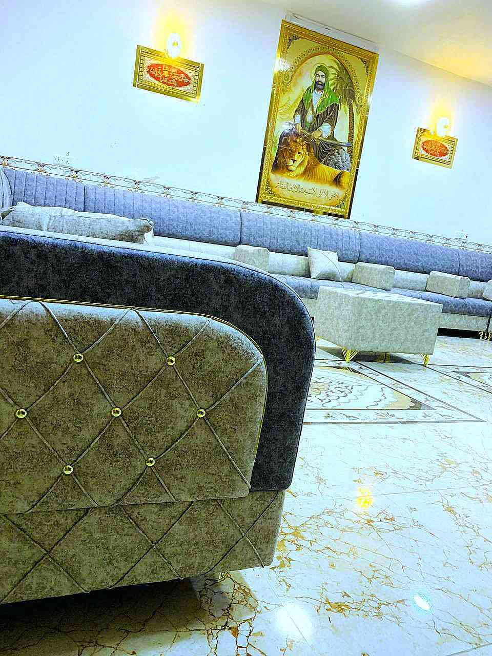 معمل ومعرض شمس الدجيل 💯💯
وبالعافيه وشايفين كل الخير 💫💫 موديل ديوان حسب طلب الزبون من أختيار التفاصيل والألوان الرصاصي والأوف وايت المميزة والجميله  .
💯💯💯💯
يوجد لدينا عمل كافة الموديلات للتخم والديوان يتم العمل بأتقان التصميم والعمل بأيادي أفضل النجارين وأروع المصممين والخياطين بشرط خشب بلوك اسود وأختيار المواد عالية الجودة والأسفنج مميز اول مع طبقه بولستر طبي والقماش المقدف درجة أولى وبشرط تكون كل التفاصيل أفضل من العمل التركي من نجاره ودوشمه والفنش عند تقفيل التخم يعني الحمدالله شغل يرضي الله والزبون موديلات التقجيج اليدوي درجة أولى كل التفاصيل تكون بشرط ١٠٠%  وتجي وشوف المعمل والكادر والشغل بعينك وبعدها يتم الاتفاق على كل التفاصيل ...... وأدخل للصفحه وشوف كل اعمالنه  💯 
💫ويوجد بيع بالقسط 💫

والتوصيل لجميع المحافظات 
واي استفسار الاتصال على الرقم . 

***********
***********   وتساب
