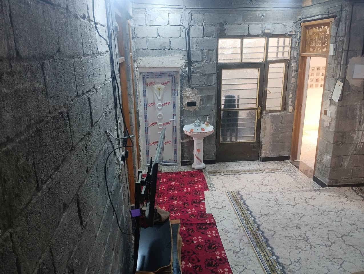 دار للبيع في طليطلة – حي المهندسين
فرصة مميزة لامتلاك دار بموقع هادئ ومناسب للسكن في طليطلة / حي المهندسين.
🔹 المساحة: 117 متر
🔹 الواجهة: 9 متر
🔹 النزال: 13 متر
يحتوي الدار على:
▪️ استقبال 
▪️ صالة
▪️ مطبخ
▪️ غرفتين نوم
▪️ صحيات داخلية وخارجية
الدار شبه جاهز للسكن، ينقصه فقط الجص والبورك.
💰 السعر: 55 مليون دينار
(يوجد مجال بسيط للتفاوض)
📞 للاستفسار:
***********
***********
أو عبر مراسلة الصفحة.
