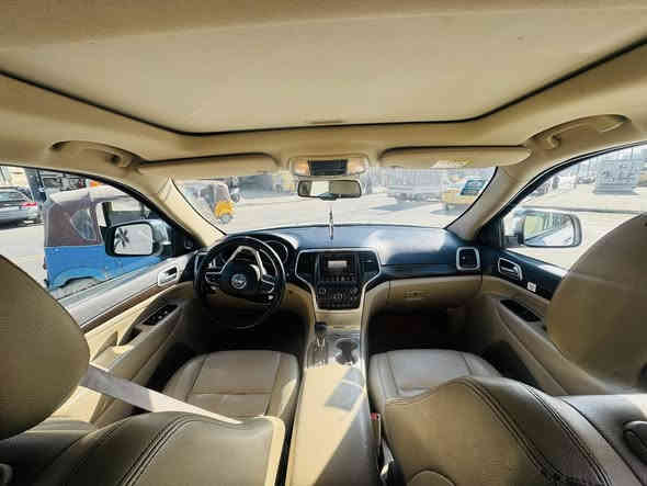 جيب موديل 2016 خليجي رقم بغداد 
المواصفات 
كشنات جلد 
كشنات كهرباء 
ويل ٢٠ 
بصمه تشغيل وابواب 
حساسات امامي خلفي 
شاشه جبيره 
كامره 
شفتات
مكينه 3600
داخل عسلي 
فتحه
مري شفط
فور ويل 
رادار 
السياره ماشيه 102 تخم تاير جديد سياره جديده كلش صور السونار مرفقه مع الصور 
وصار بيه طخه باب السايق 
مكاني بغداد الحريه 
السعر 230 وبيه مجال 
***********
