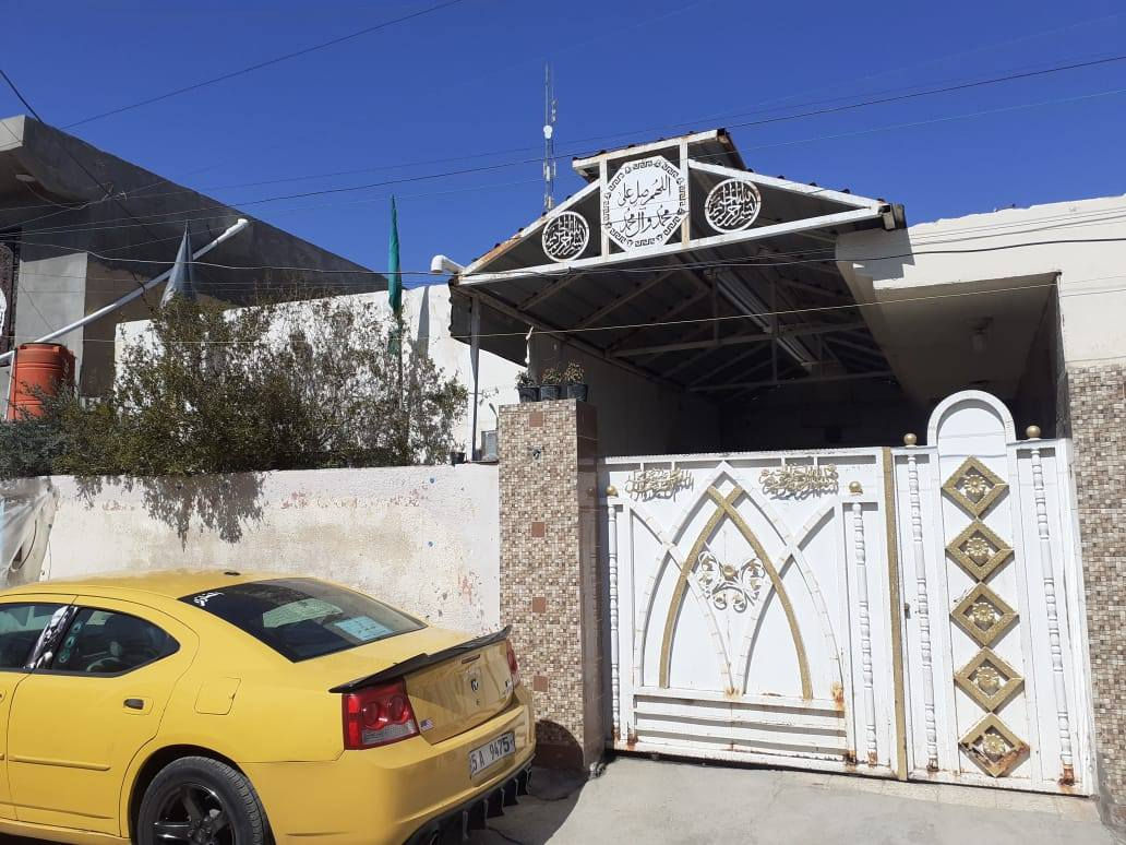 بيت للبيع المساحه ٢٤٠ متر محجوز للمصرف العقاري حي الحريه خلف مستشفى الشهيد فيروز مقابل حسينية السجاد البيت ٣ غرف نوم ٣ صحيات داخليه وخارجيه البيت طابق واحد عكاده يباع إقرار محكمه باسم المشتري السعر ٨٠ مليون قابل للتفاوض 
التواصل على الرقم
***********
