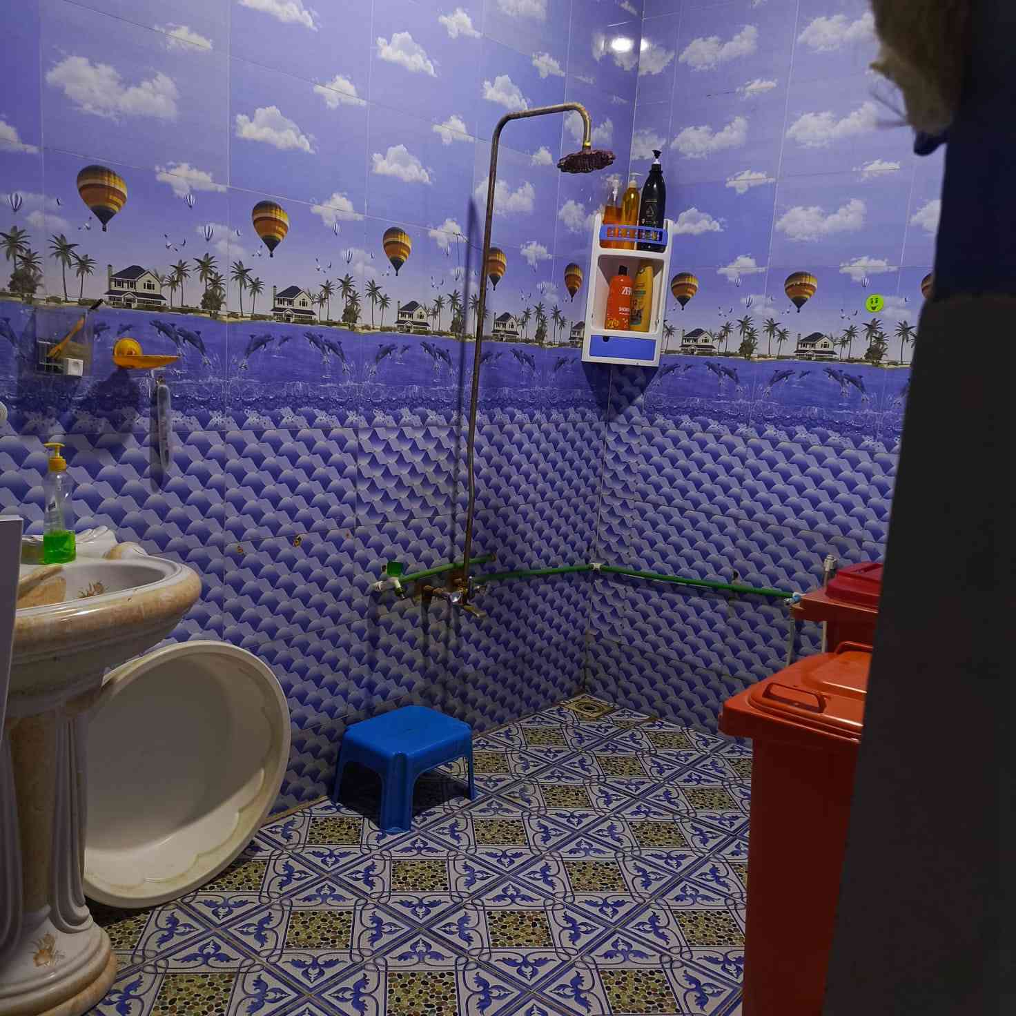 بيت طابو زراعي باسم عراقي بيت موقعه كلش راقي وعلى شارع تبليط ويصير ثاني بيت عن الشارع الرئيسي السايدين مساحة 200 متر يحتوي على محل وصحيات داخليه وخارجيه وكراج لسياره ويحتوي على مطبخ واستقبال وصاله و 4 غرف نوم 3 جوه وحده فوك السكف كونكريت مسلح ايزوكام بيت ركن على شارعين العنوان بصره ابو الخصيب حي العسكري السعر 100 وقابل للتفاوض للاستفسار ***********
