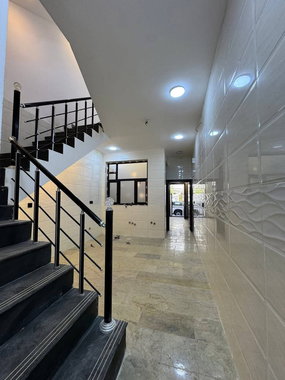 دار للبيع

المساحة 75

الوجه 3/75 النزال 20

يحتوي على صالة ومطبخ وخدمات 

وثلاث غرف نوم 🛌 

العنوان حي الجهاد ديوان المخابرات 

الاستفسار ***********
