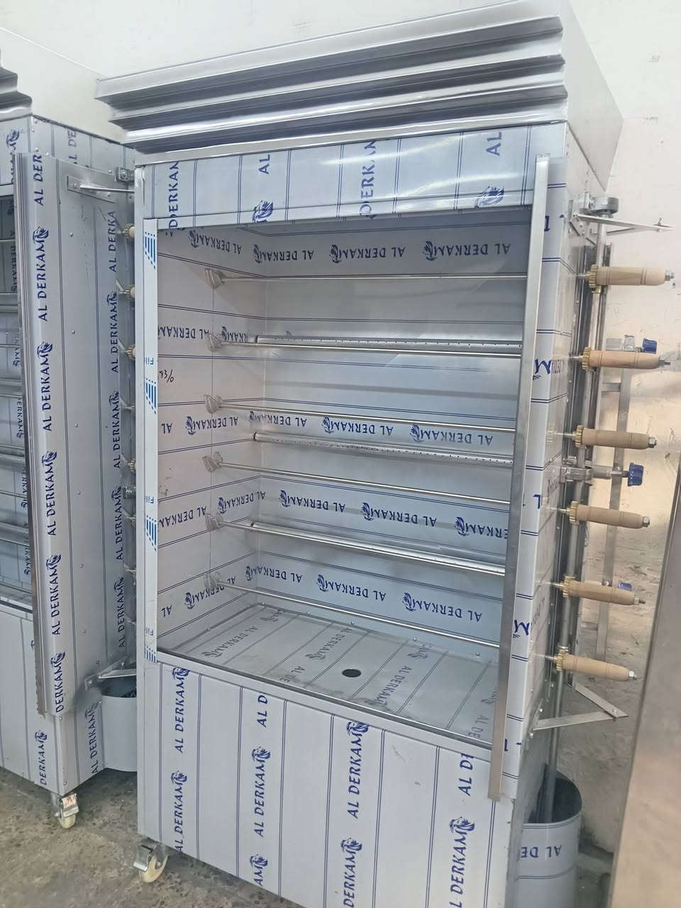 مستعدون لتجهيز المطاعم بكافه المعدات جديد ومستعمل وشراء الغراض المطاعم المستعمله الاستفساراتصال او واتساب ***********
