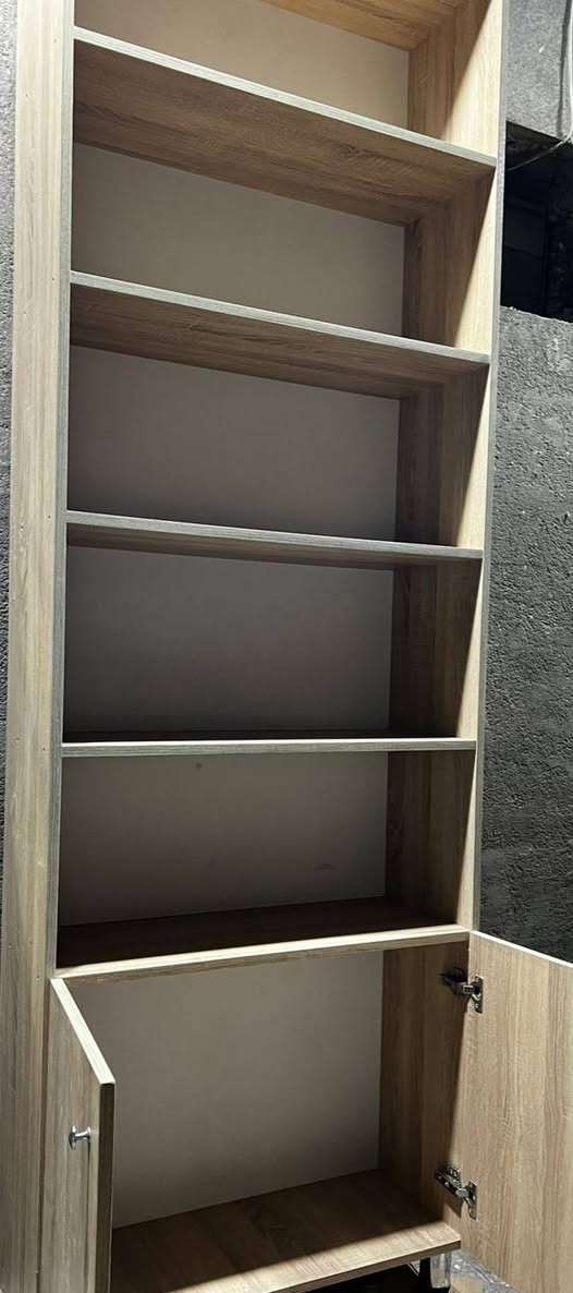 السلام عليكم مدير الاكروب المحترم  رمضان كريم وكل عام وانتم بخير. بوفيا خمس رفوف وكومدي 
السعر ٧٥ الف 
*********** واتساب فقط
