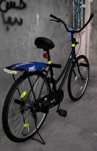 بايسكل للبيع نضيف كلش مستعجل على بيعه سعر 50 توازيت واريد ابيعه اكفلـه...