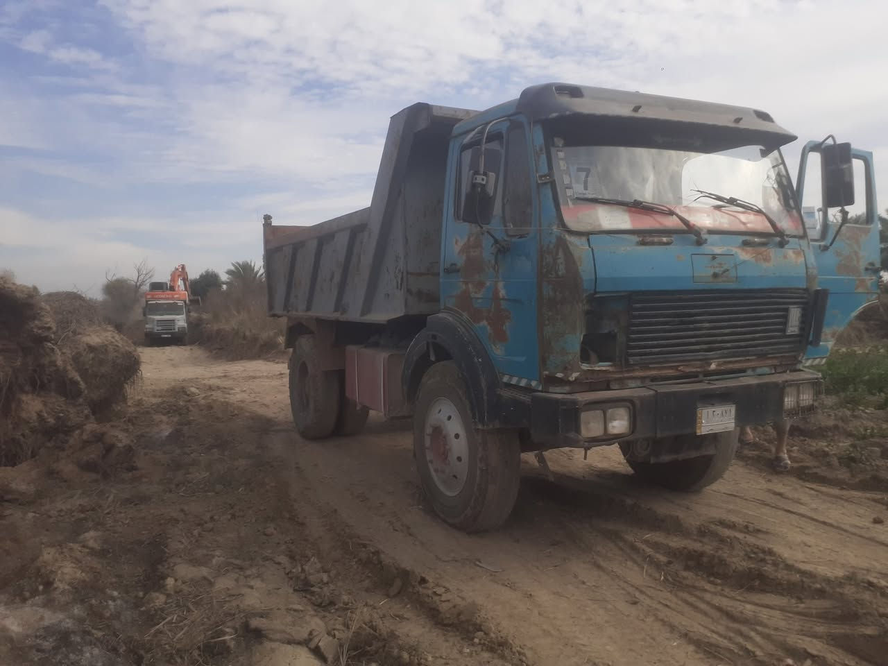 الماني موديل ٧٥ سياره جاهزه اللعمل مكينه ٨  لا تنقيص ولا تبخير كسن جيف كير ٢٥ ،،٦ نمر السياره بسمي السعر ١١٠ وبيه مجال الستفسار تصل  ***********
