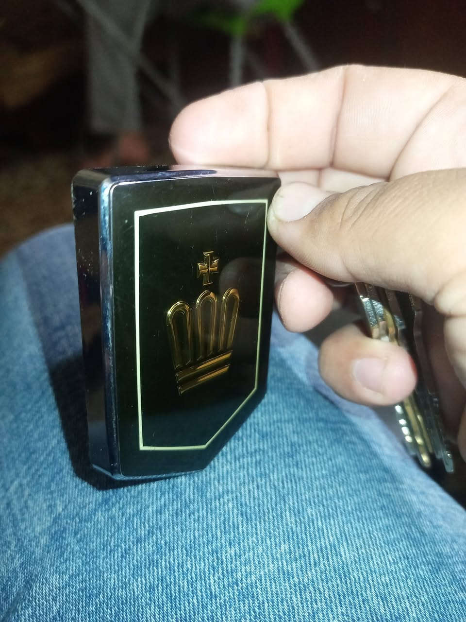 تاج شباك كراون 81اصلي ممستخدم للبيع السعر 100الف 

***********حسين البياتي
