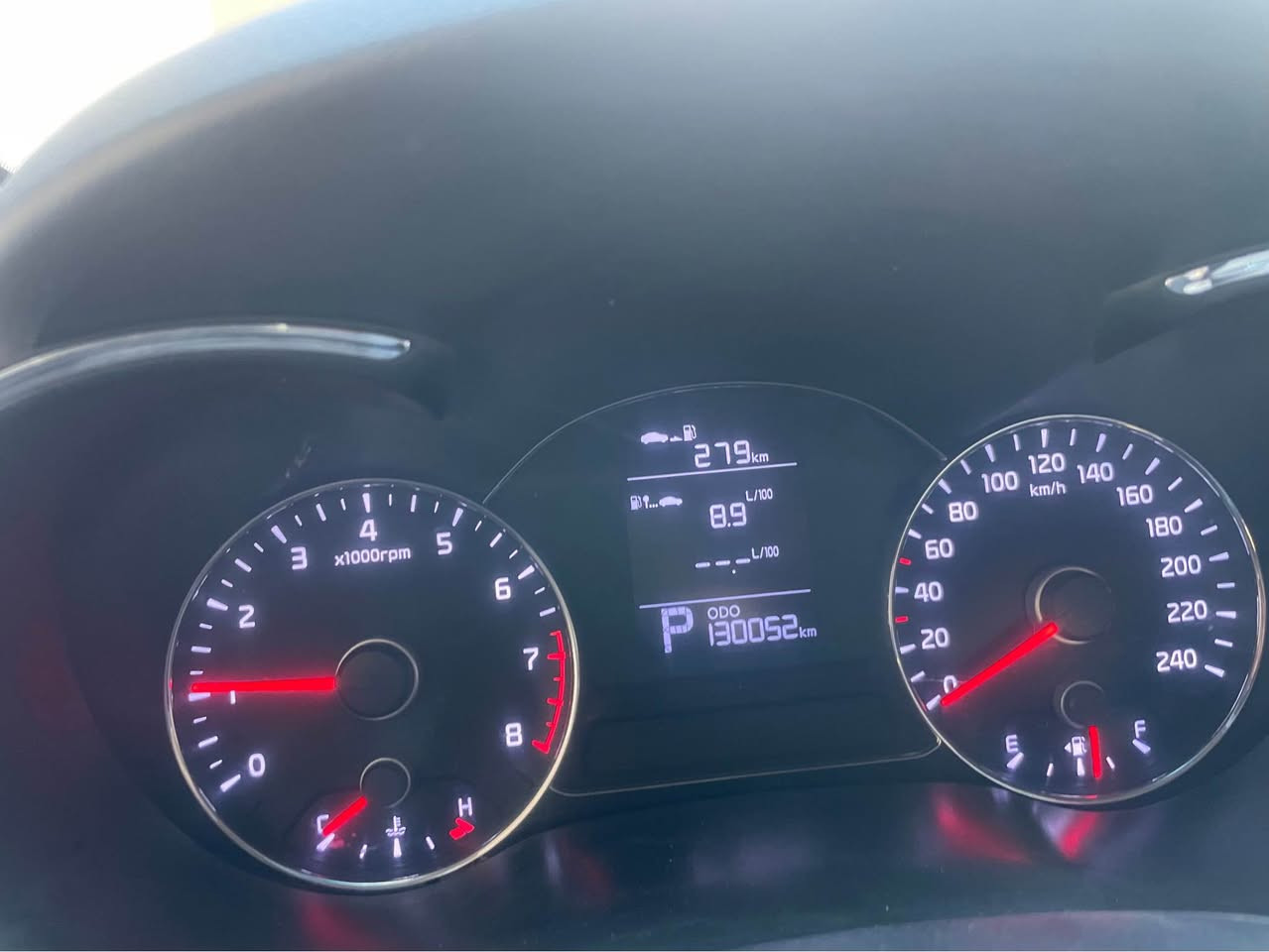 ***********
سياره نص فول 
فتحه مرايت شفط تحكمات بلستيرن كشن جلد محرك 2000 بغداد, العراق
