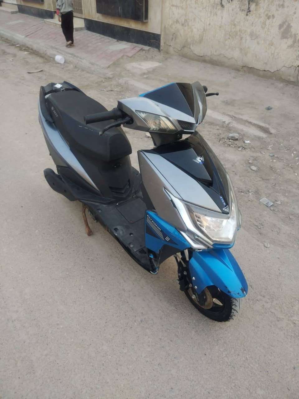 السلام عليكم للبيع شحن نضيفه 7 بطاريات بصمه مكاني مشتل السعر 400 وبيهه مجال قليل حك جيتك *********** واتساب
