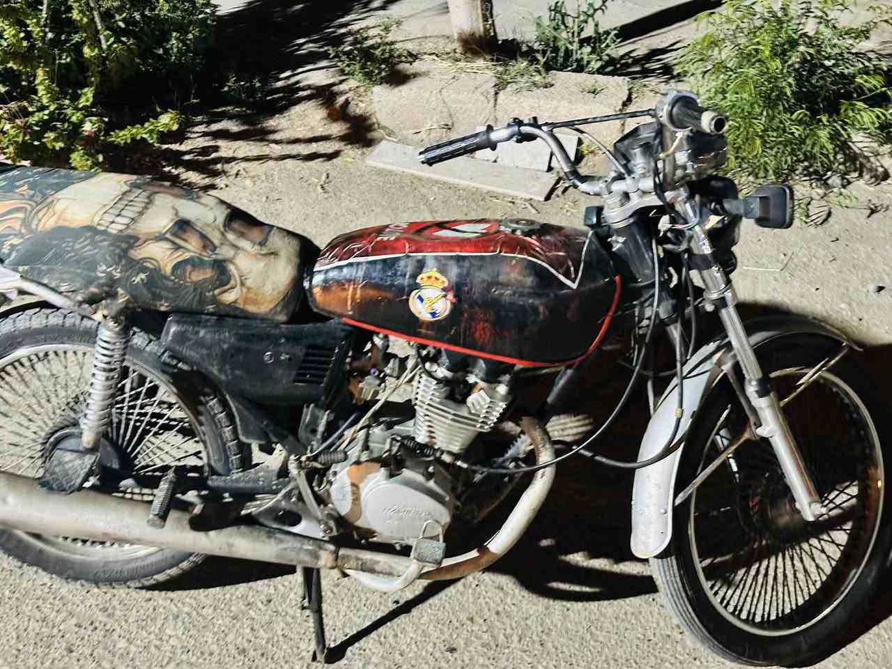 دراجه يراني للبيع اربعه كير
سعر 150
وبيها مجال 
مكاني خان بني سعد


**إذا كنت صاحب هذا الإعلان وتريد حذفه لأي سبب، رجاءا أرسل رسالة إلى الدعم الفني**