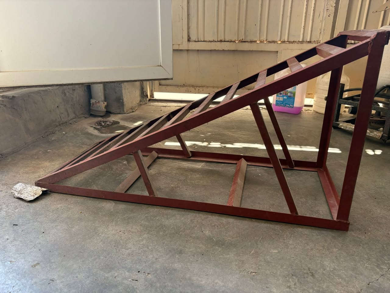 ئەم ڕەمپای ئاسنە بۆ فرۆشتن لە سلێمانی
قیاسی پانی 40cm بەرزی 50cm درێژی 1,10cm
نرخی 40 هەزار
بۆ پەیوەندی ***********
