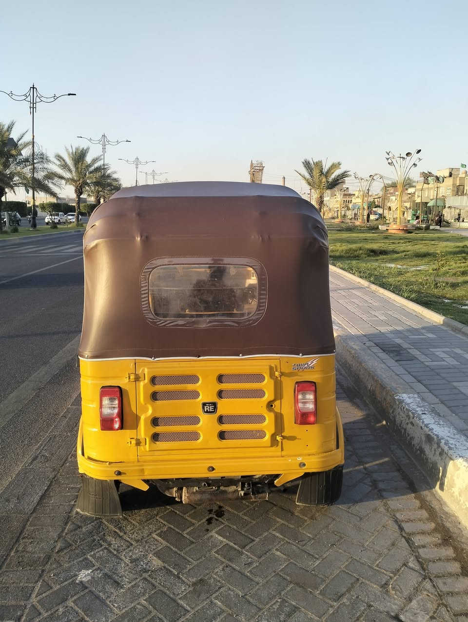 تكتك مديل 20شهر 8 تكتك نضيفه تخبل كل نقص مابيها يعني كبل تخذها تطلع علا باب الله ومصبوغه عام جماليه يعني مابيها اي ضربه بس شخوط خفيفه وبارد بصف الباب السعر 65000وبيها مجال مكاني مدينة الصدر. الرقم        ‏‪***********‬‏
