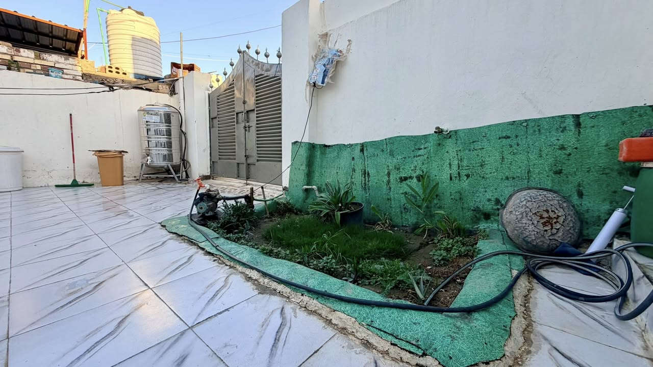 بيت للبيع طابو زراعي سند 25 تحويل مباشر ✅
مقابل جامعة القاسم الخضراء 
الفرع المقابل استدارة حسن فدعم 
مجمع حجي حسين الجديد 

#السعر 48 وبيه مجال بسيط ☑️ 

ـــــــــــــــــــــــــ 

المساحة 200 متر 
#اساس بوكس بناء طابوق سقف اعكادة 

ــــــــــــــــــــــــ 

 خدمات كاملة 
ماء مجاري تبليط كهرباء مولدة ذهبي ✅ 

ــــــــــــــــــــــــــــــ
غرفتين نوم 
صاله استقبال  
مطبخ حار وبارد 
حمام وصحيات شرقي وغربي خارجية 
ممر خلفي 
السطح فرشي 
طارمة كبيرة كراج سيارة 
#البيت جاهز للسكن بدون نقص 
ــــــــــــــــــــــــــــ 

للأستفسار أكثر مراجعة 
#مكتب_محمد_الجبوري لبيع وشراء عقارات القاسم والمقاولات العامة والتصاميم الهندسية 
#المكتب_مجاز_رسمياً والمكاتبات رسميه لضمان حقوقكم ✅ 
#عنوان المكتب شارع الجديدة مقابل مدرسة الزهراء مجاور اسواق نمبر ون 
***********  📲 
***********  📲
