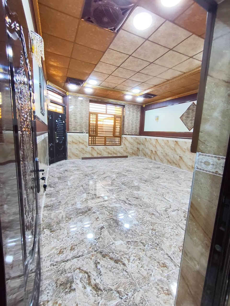 سلام عليكم ••
بيت للبيع خانقين  بانميل يم المدرسة 

📏 المساحة 120
  
فول فول
 🏠 
مكونات البيت
 غرفة
بيتونه
صاله
واستقبال
صحيات 
 مطبخ 
حوش كبير 
🏛️🏬🏛️🏬

السعر 45 بي مجال بسيط
🏠🏠🏠🏠🏠

للاستفسار راسل او اتصل
📞***********
