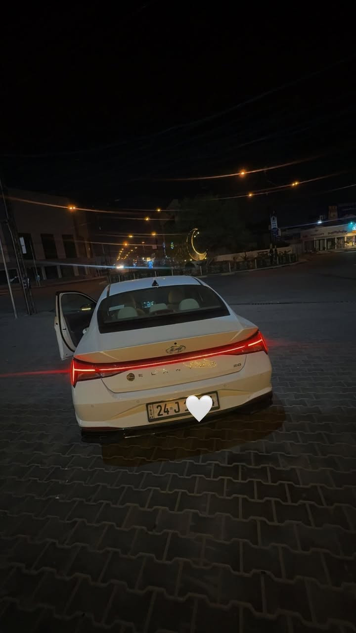 السلام عليكم للبيع النتره 2022 خليجي بدون ضرر بيها تكحيل بخشم البوند فقط بصمه شاشه كبيره فتحة سقف تبريد قطعتين رقم دهوك باسمي للاستفسار ***********
