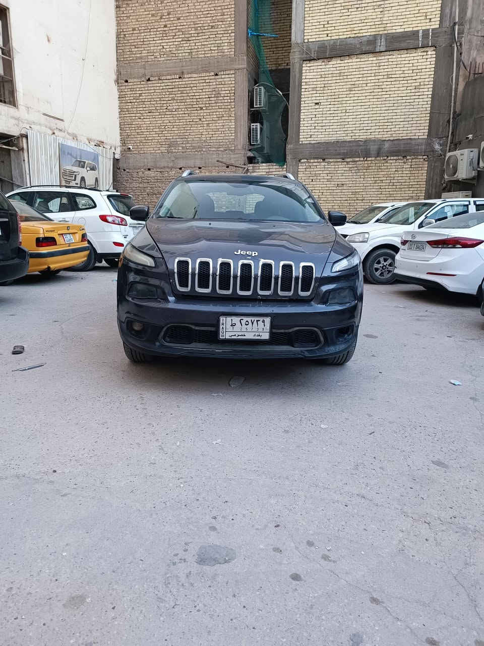 🚗 للبيع جيب شيروكي Limited موديل 2017 🚗
⭐ وارد أمريكي — نظيفة جداً — بدون صبغ ⭐
✅ محرك 2.4 بنزين
✅ قير أوتوماتيك
✅ دفع ممتاز وقيادة مريحة
✅ كشنات جلد
✅ فتحة سقف
✅ 4 وضعيات قيادة
✅ مواصفات أمريكية كاملة
✅ ماشية 180,000 كم
✅ اللون رمادي
✅ مقاعد 5
✅ لوحة بغداد خصوصي
سيارة عملية واقتصادية ومناسبة للاستخدام اليومي والسفر، جاهزة للفحص والتجربة.
💰 السعر: 12,500 دولار قابل للتفاوض بالمعقول
📞 للتواصل: ***********
سيارة نظيفة… اللي يعرف الجيب يعرف قيمتها 🔥
