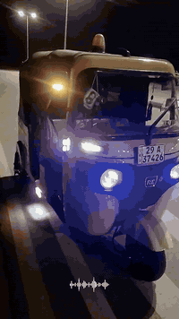 السلام عليكم شباب 
تكتك للبيع موديل ١٨ رقم بأسمي لوحات انكليزي معمره جديد كفاله كفاله عامه كهربائيات فوووول شغاله تخم تاير دوشمه كاعيات جلد مال كوستر لايت زنون عالي ناصي مسجل وشاشه وكامره خلفيه دمام مضخم كبير كلشي فول ومكفول زروقه تبقه بيها وبالعافيه على الي يأخذها مكاني واسط العزيزية اتصال على الرقم ***********
