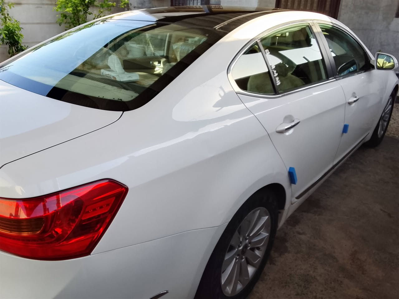 سلام عليكم كادنزا ٢٠١١
سياره فول موصفات 
كشنات كربهاء وخزن ميموري 
بانوراما
برده خلفيه 
تحكم ستيرن جهتين
حساسات 
نظام ترحيب
منضومه زنون عالي ناصي 
وبعد بيها هواي موصفات 
حادثها جاملغ خلفي بدون دوخال 
وبيها بارد بخشم البنيد وخشم الجاملغ
كير مكينه تبريد كله كفاله
سياره رقم اربيل باسمي هزه وسنويه جديه
السعر ١١٥وبيها مجال 
مكاني بغداد الدوره
***********
