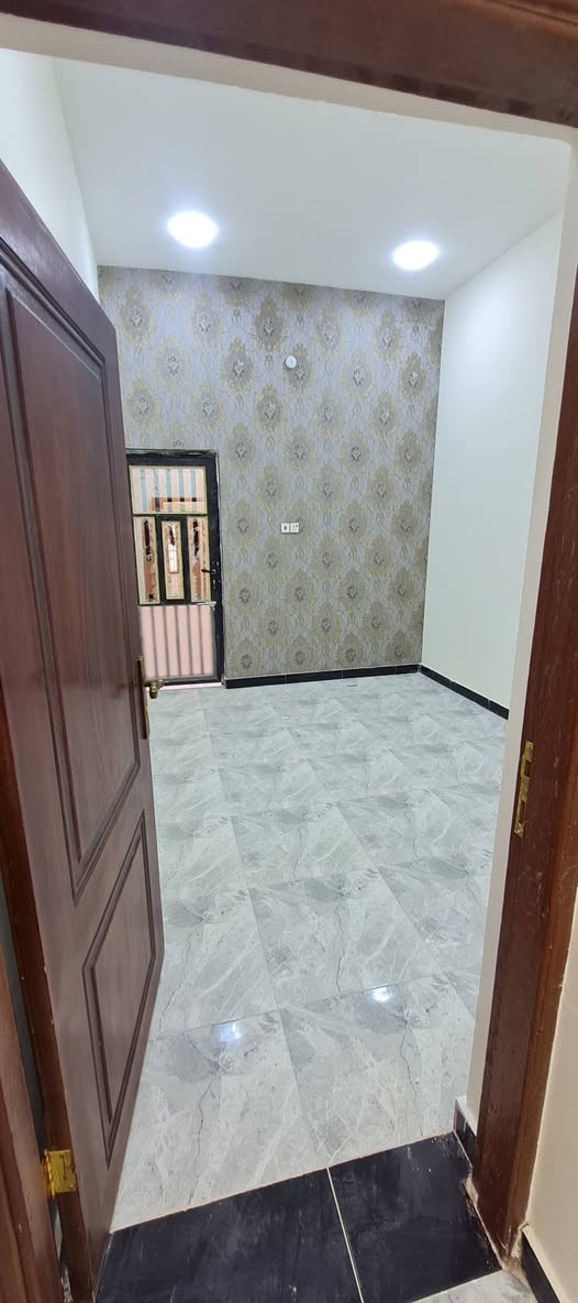 يعلن
🏠🏠مكتب عقارات نخيل البصره 🏠🏠

دار  للبيع المساحة ١٤٤   متر في
شط العرب _الجزيرة
   شارع زين العابدين 
يبعد عن الشارع العام ٦٠٠م 

متوفرة 
كافة الخدمات ماء كهرباء تبليط مجاري اناره  

يحتوي

٢غرفة _ديوانية _صاله _مطبخ _صحيات خارجيه داخليه 

السعر ٩٠ مليون

بناء جديد 2025

جنس العقار طابو ملك صرف زراعي 
المالك عراقي بأسم المكتب 

للإستفسار
***********
